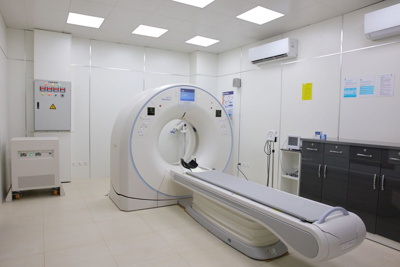 Illustration sobre pour un article sur caducée infirmier, sans image choquante ni promesse médicale